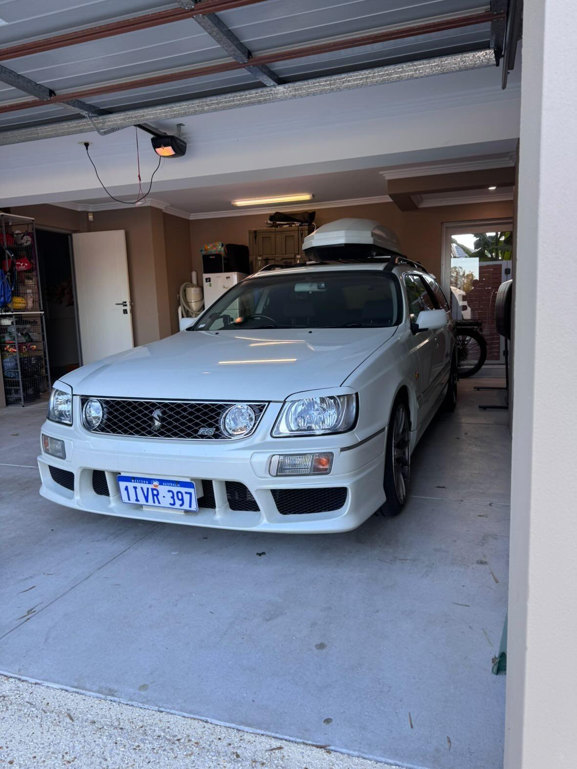 Nissan Stagea S2: Freeway Dolphin Eyelids